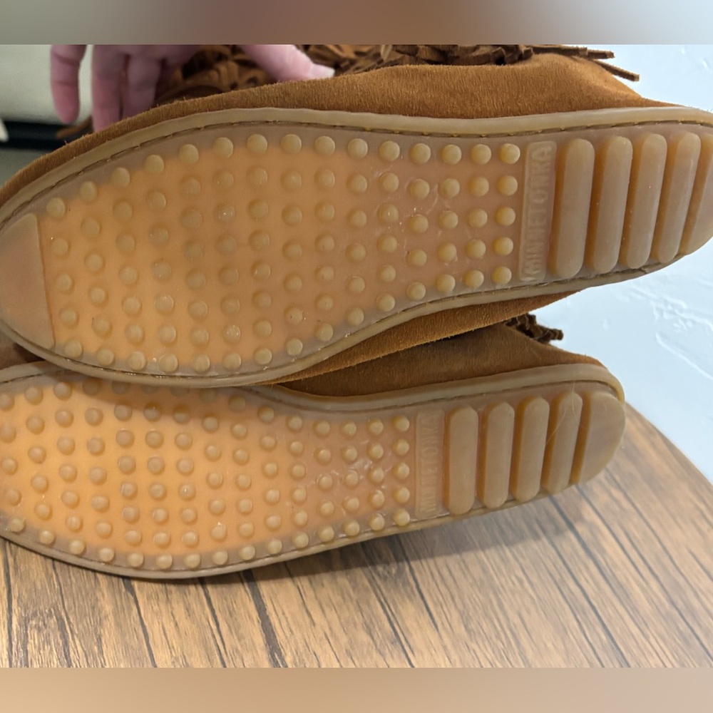 Minnetonka Brown Fringe Winter Boots - Picture 10 of 11